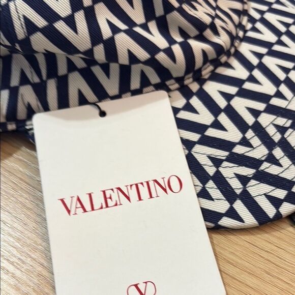 Valentino Garavani & Dust Bag Navy and White Patterned Hat $425 main image 9